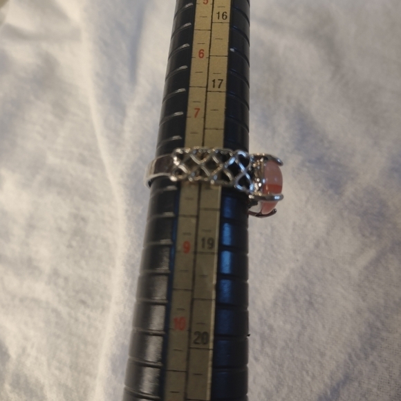 New women's size 8 ring - Picture 6 of 6